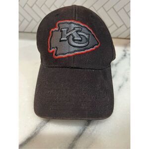 NFL TEAM APPAREL KANSAS CITY CHIEF BLACK AND RED ARROWHEAD HAT